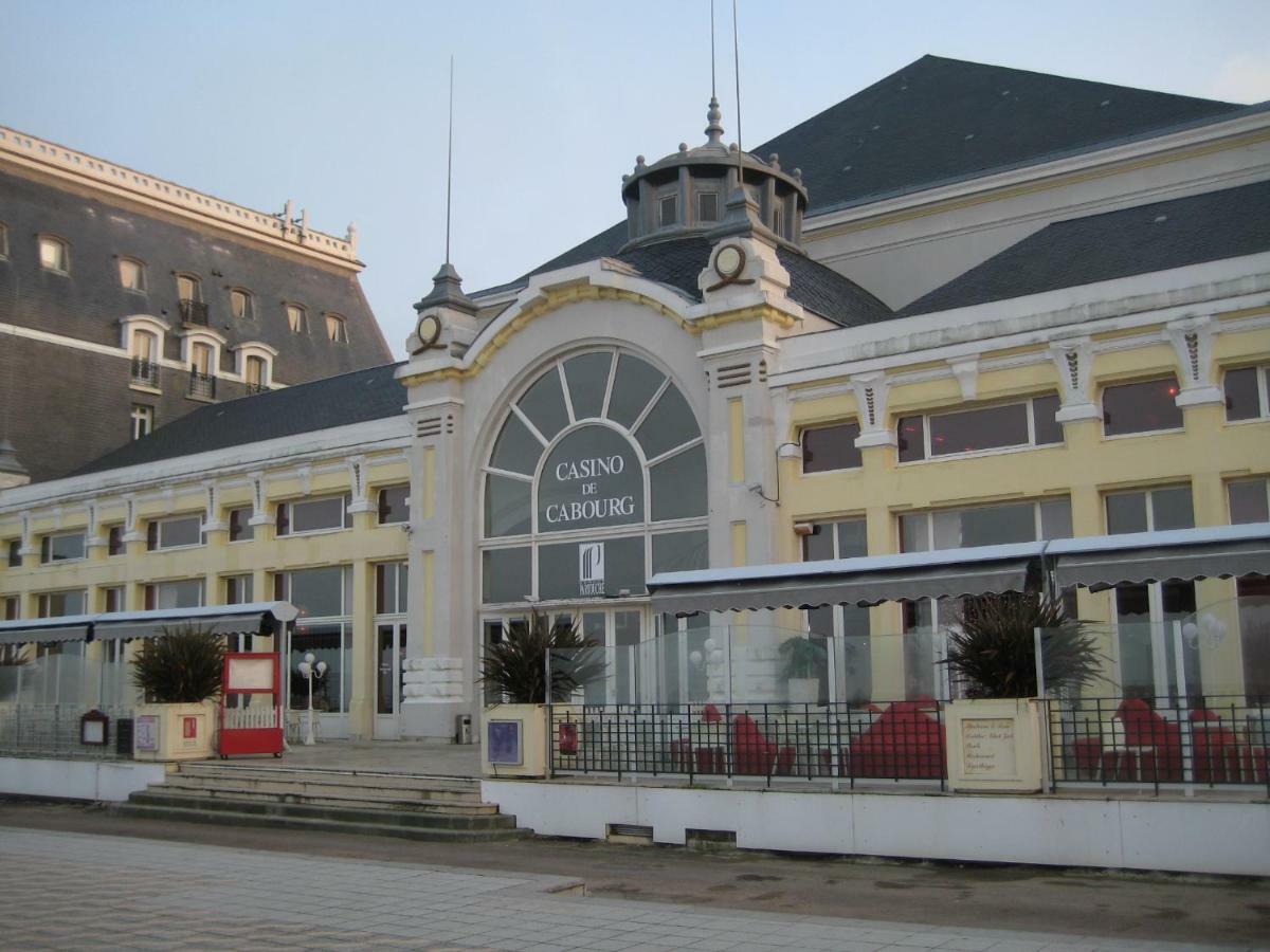 Cabourg - Hyper Centre, Plage Exteriér fotografie